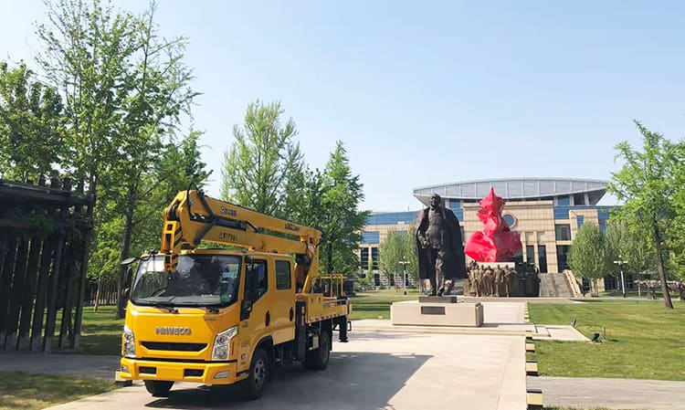 XCMG official 9m folding handle platform truck XGS5040JGKQ6 Xuzhou aerial platform lifting truck pri